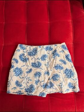 Abercrombie & Fitch Linen Blend Cream Mini Skort with Blue Floral Print